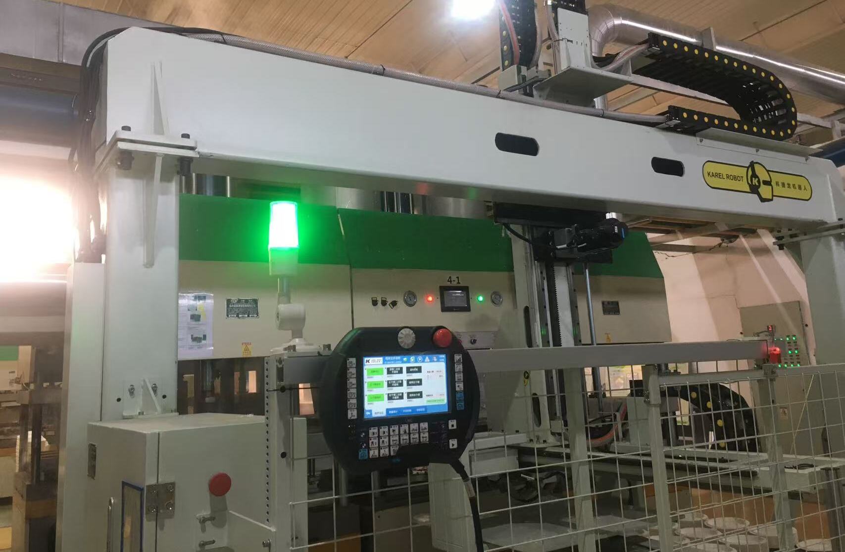 Molding machines pressing bagasse pulp into plates